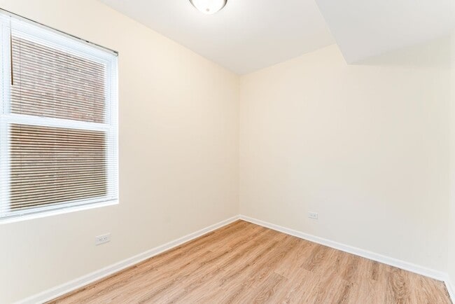 Photo - 5025 W Huron St