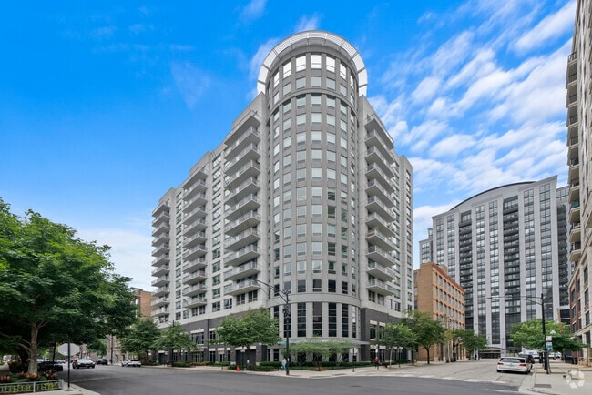 Building Photo - 421 W Huron St Unit 1009 Rental
