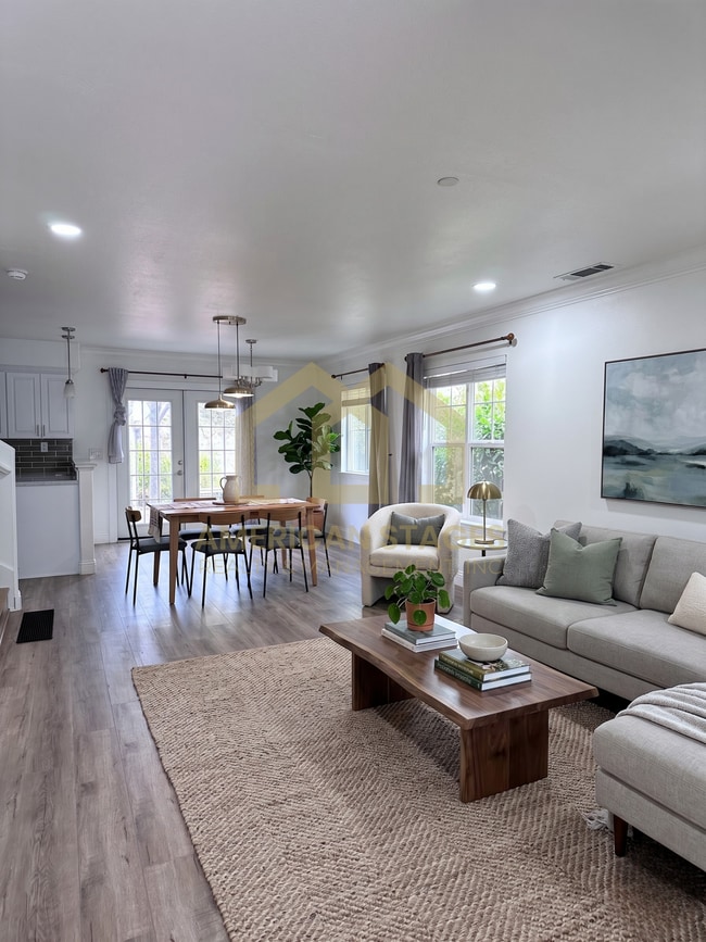 Photo - 1441 Crown Cir