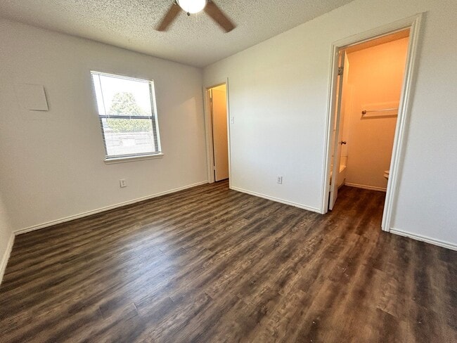 Photo - 4618 Erskine St Unidad B