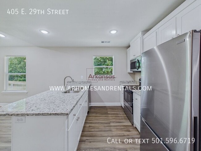 Photo - 405 E 29th St