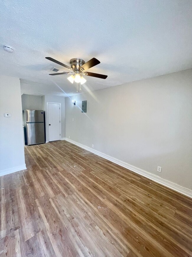 Photo - 1 Bedroom/1 Bath Duplex Unit Available for Rent in Brandon!