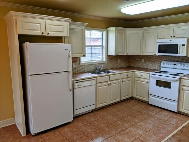 Photo - Spacious 3/2 home in a Convenient Location!
