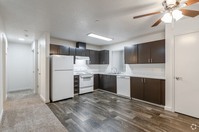 3BR, 2BA - 1,075SF - Kitchen - Evergreen Village Apartments
