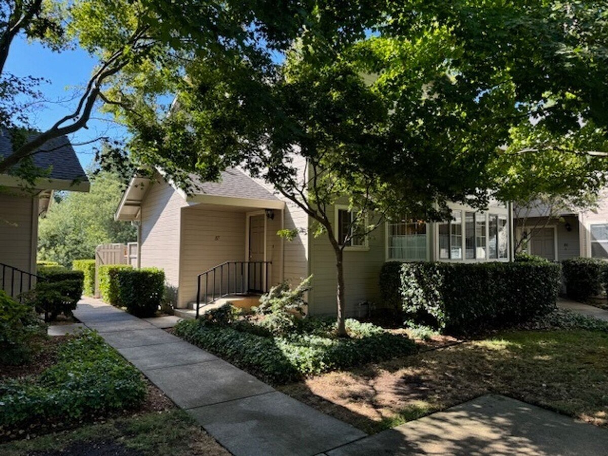 Beautiful Three Bedroom Valley Club Circle... House House Rental in