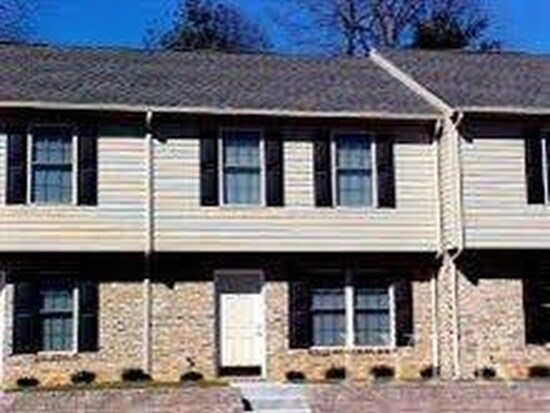 Building Photo - 2 BR 2.5 BTH Townhouse off Wards Ferry Rd