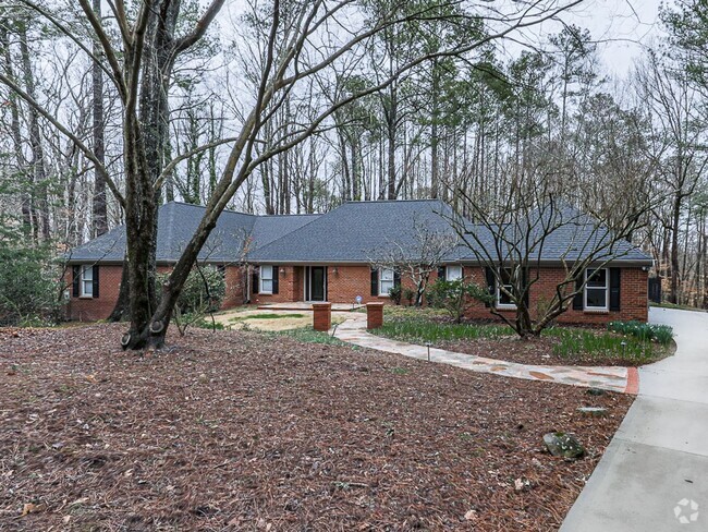 Building Photo - Stately Home in Sandy Springs with Pool!