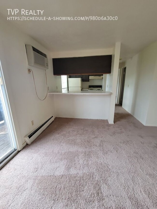 Photo - 1448 W River Rd N