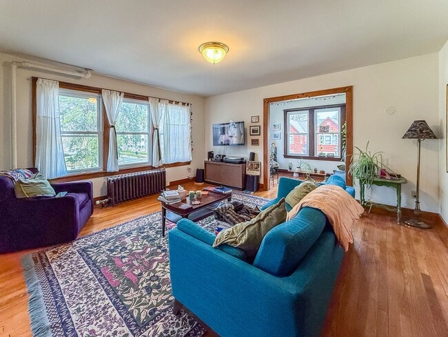 Photo - Charming 2 Bedroom, 1 Bathroom Home Near UIUC & Downtown Urbana