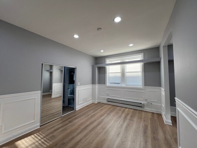 Photo - 4427 N Seeley Ave Unit 105