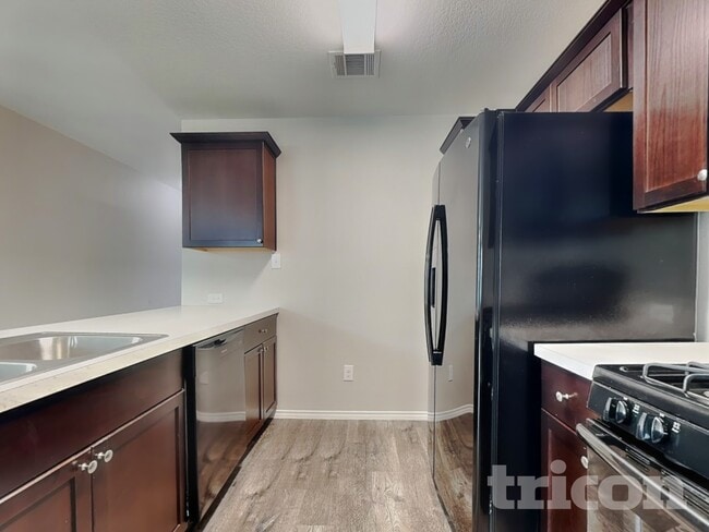 Photo - 424 Mallow Dr