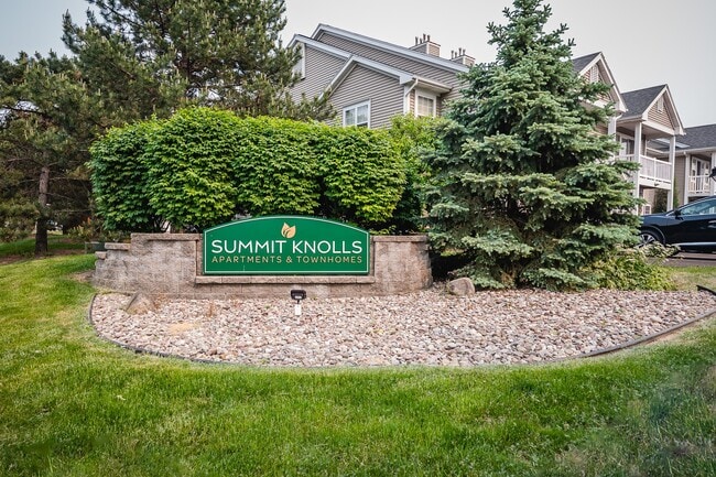 Summit Knolls Apartments and Townhomes