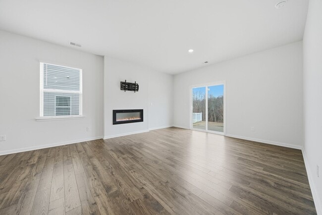 Photo - Spacious 5-Bedroom Home for Rent in The Falls – Modern, Comfortable, and Move-In Ready