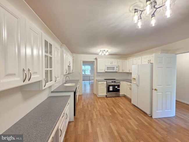 Photo - 5814 Tudor Ln
