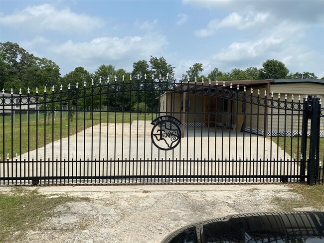 Building Photo - 205 Rd 3401