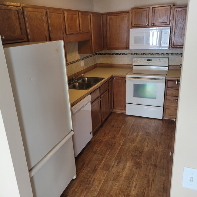 Building Photo - 7624 157th St W Unit 102