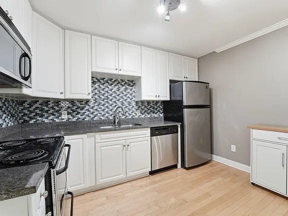 Photo - 1397 Broadview Ave