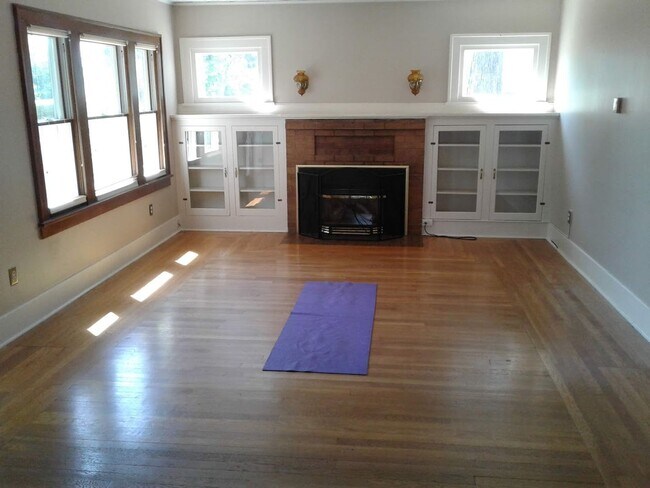 Photo - 2728 Cedarwood Ave