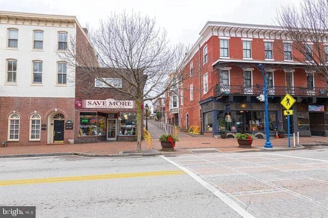 Building Photo - 215 Bridge St Unit B