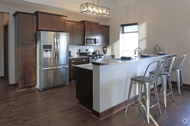 2BR, 2BA - Penthouse
