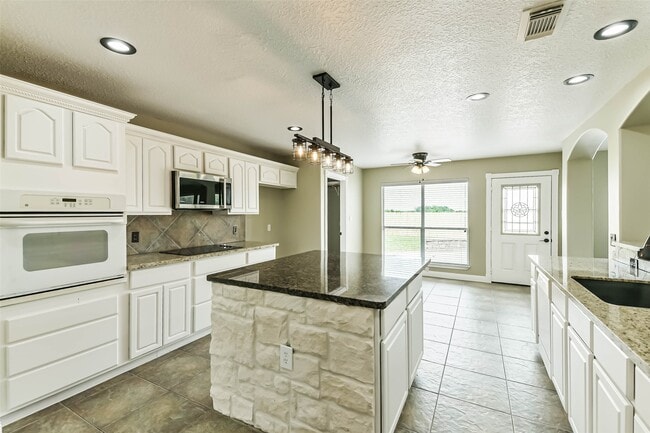 Photo - 15320 Mound Rd