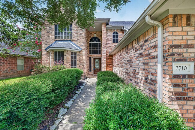Photo - 2710 Five Oaks Dr