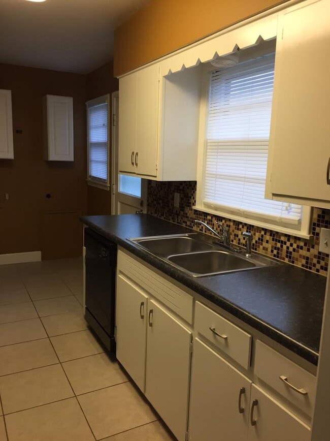 Photo - 8001 E Indianapolis St