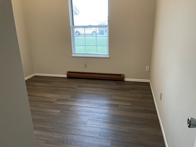 Building Photo - 317 Stratford Way Unit 1 Rental