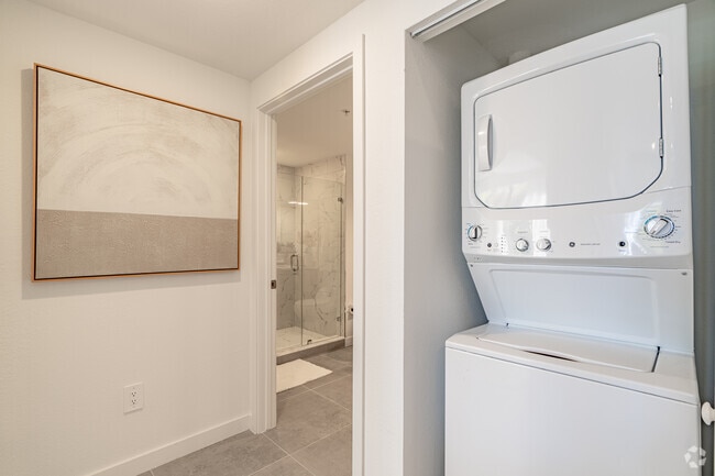 1BR, 1BA.- 570SF