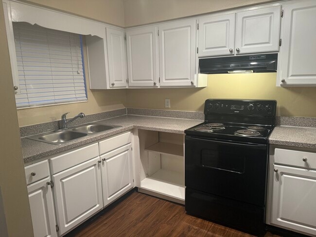 Photo - 6211 Longchamp Dr