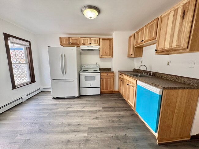 Building Photo - 17 School St Unit C