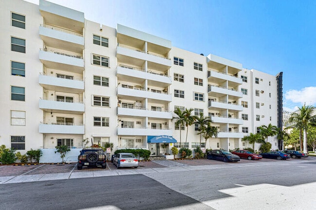 Photo - 2900 Banyan St Unit 202