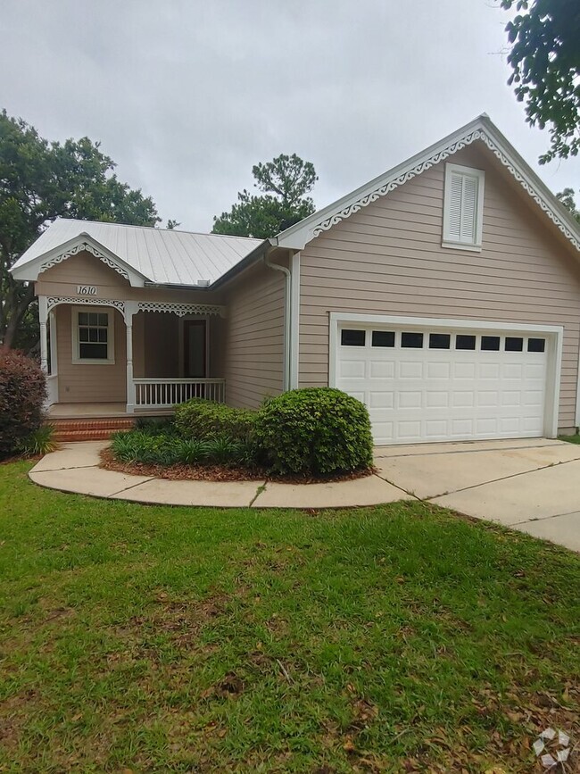 Building Photo - Beautiful 2 Bedroom/2 Bath Rental