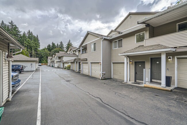 Building Photo - Gorgeous 3 Bed 2.5 Bath Condo @ The Desira...