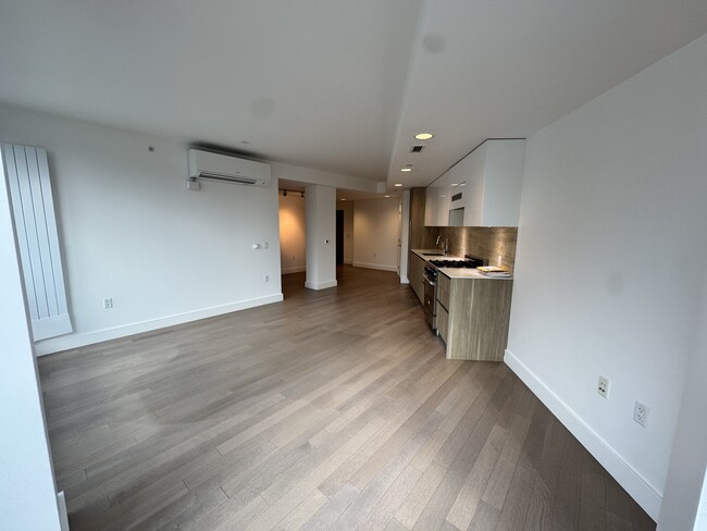 Photo - 8 Buchanan-301 Unit 301