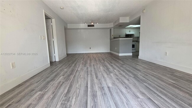 Photo - 5011 Wiles Rd Unidad 203