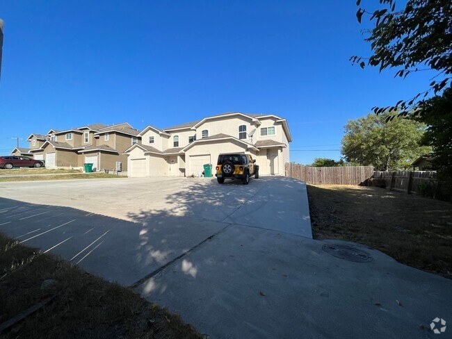Building Photo - Town home for rent