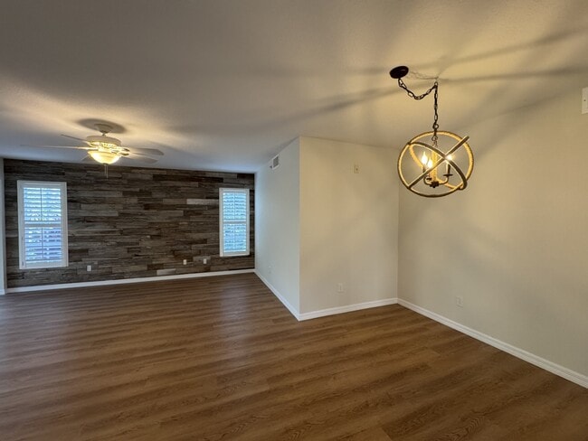 Photo - 815 Montrose Dr