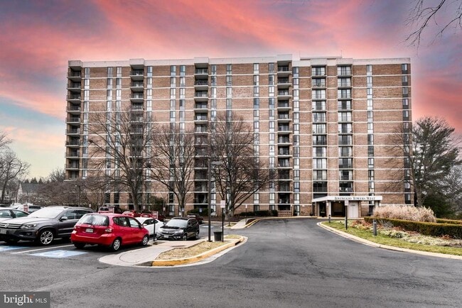 Photo - 2300 Pimmit Dr Apartment Unit 914
