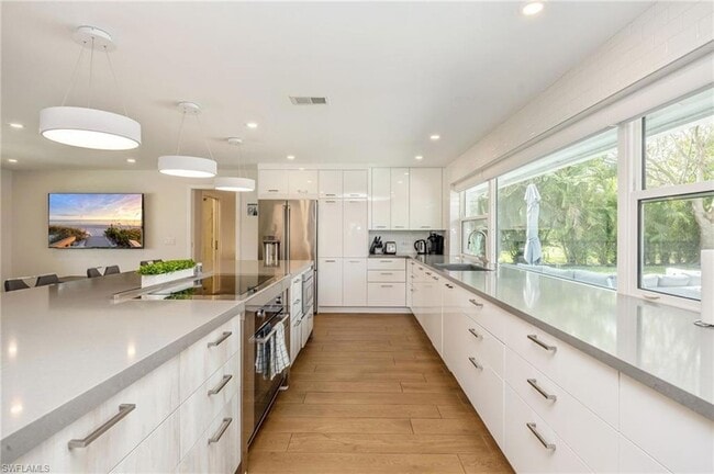 Photo - 409 Cypress Way E