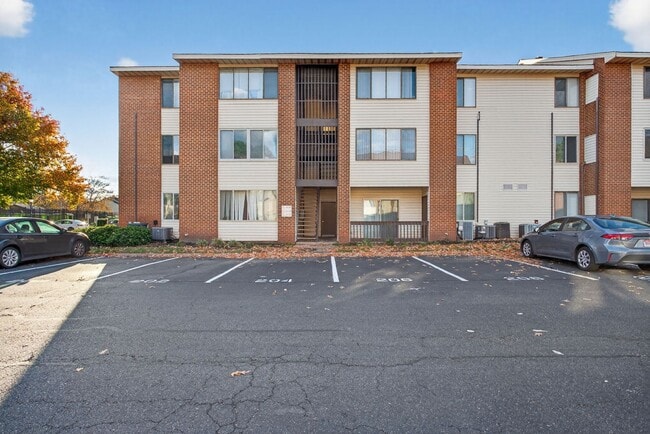 Building Photo - 206 Pacific Dr