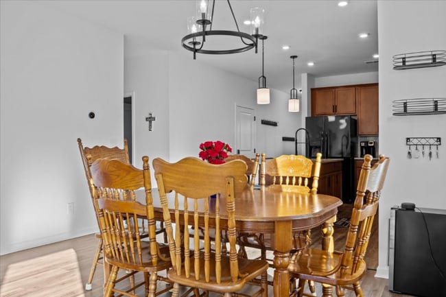 Photo - 1010 Village Ct