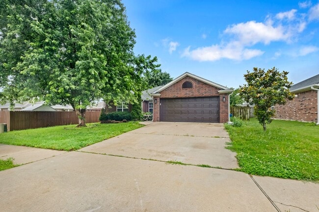 Photo - 3703 SW Surrey Ave