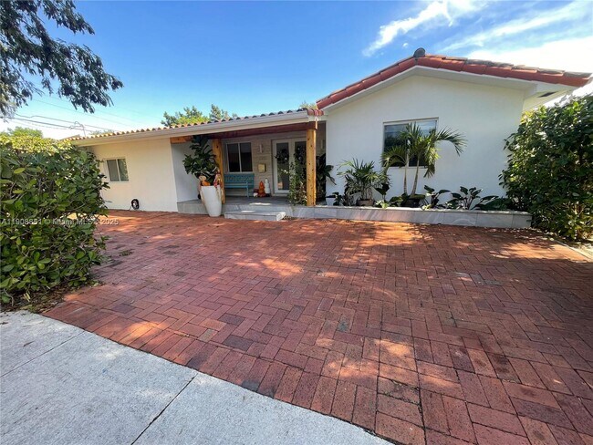 Building Photo - 1345 SW 60th Ct