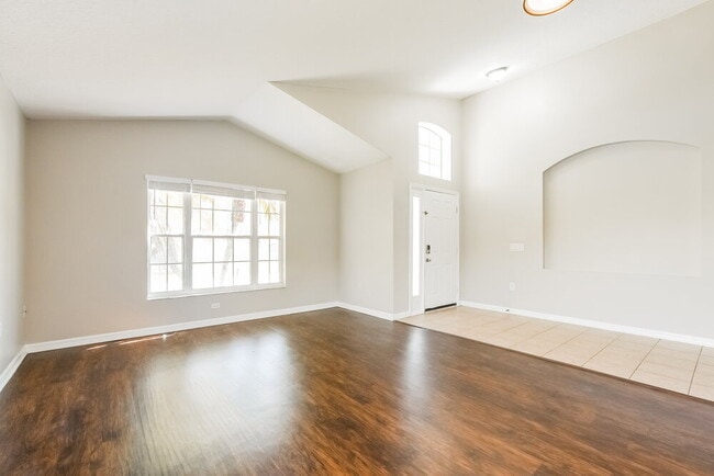 Photo - 137 Thornbury Dr