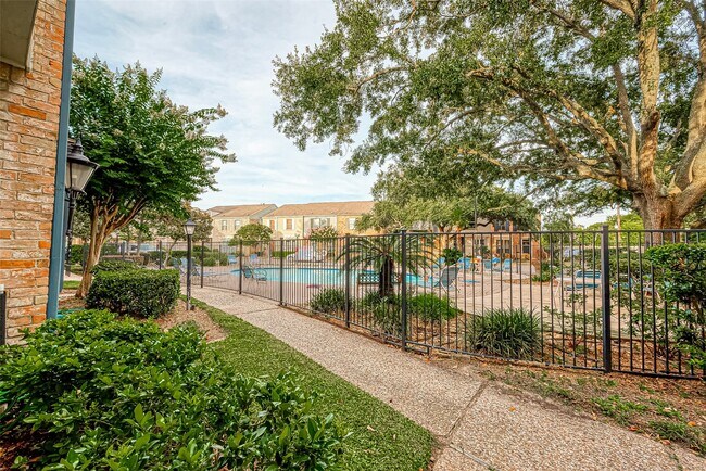 Building Photo - 7497 Brompton St Unit 7497