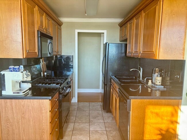 Photo - ROOMMATE NEEDED: Spacious 3 bedroom unit in the heart of Capital Hill