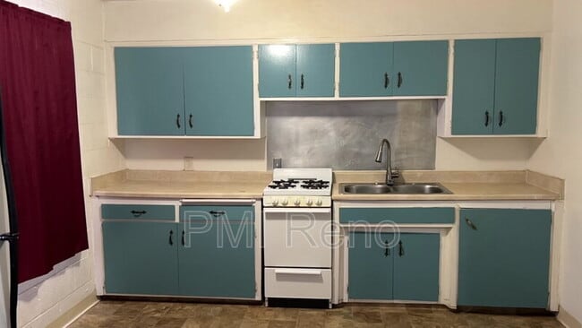 Building Photo - 2075 Patton Dr Unit Apt B