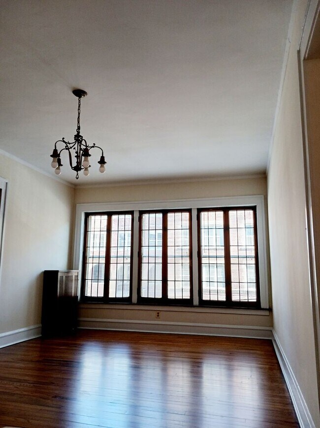 5752-58 N Winthrop Ave