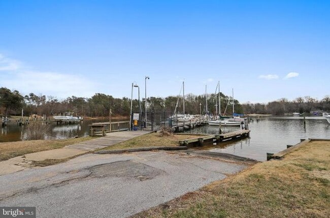 Photo - 611 Center Dr